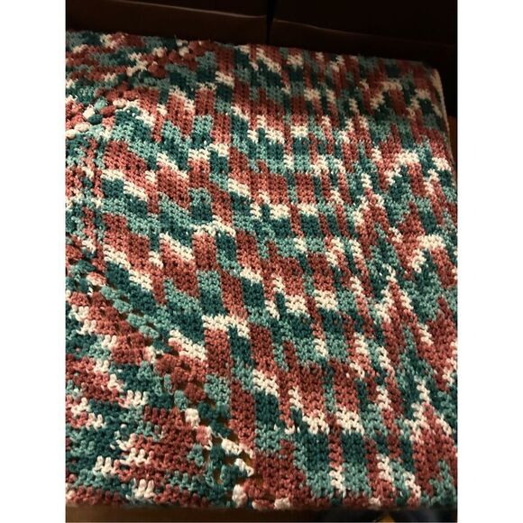 Crochet throw blanket mauve 52x54” - Picture 5 of 5